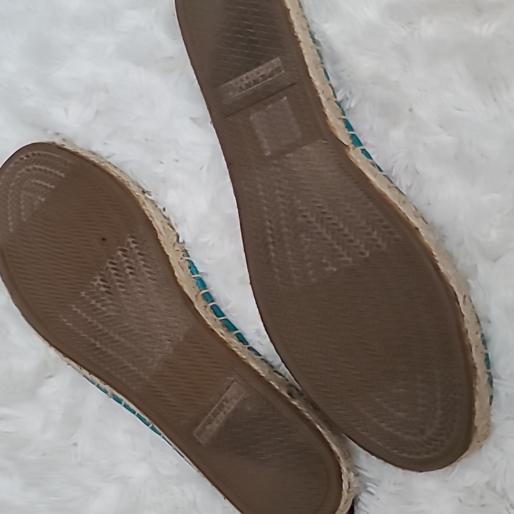 Shoes - Picture 3 of 4